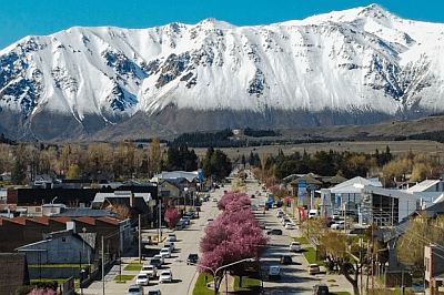 Esquel climate: weather by month, temperature, rain - Climates to Travel